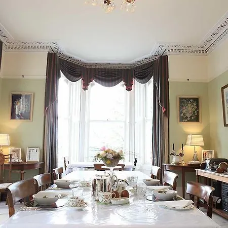 Oakhurst House 5*